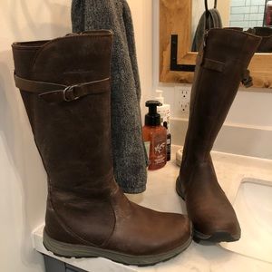 Never worn Eddie Bauer Lodge high bootssize6.5 brown leather unbuckle